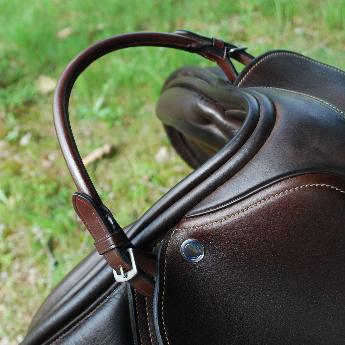 Red Barn by KL Select Pommel Strap