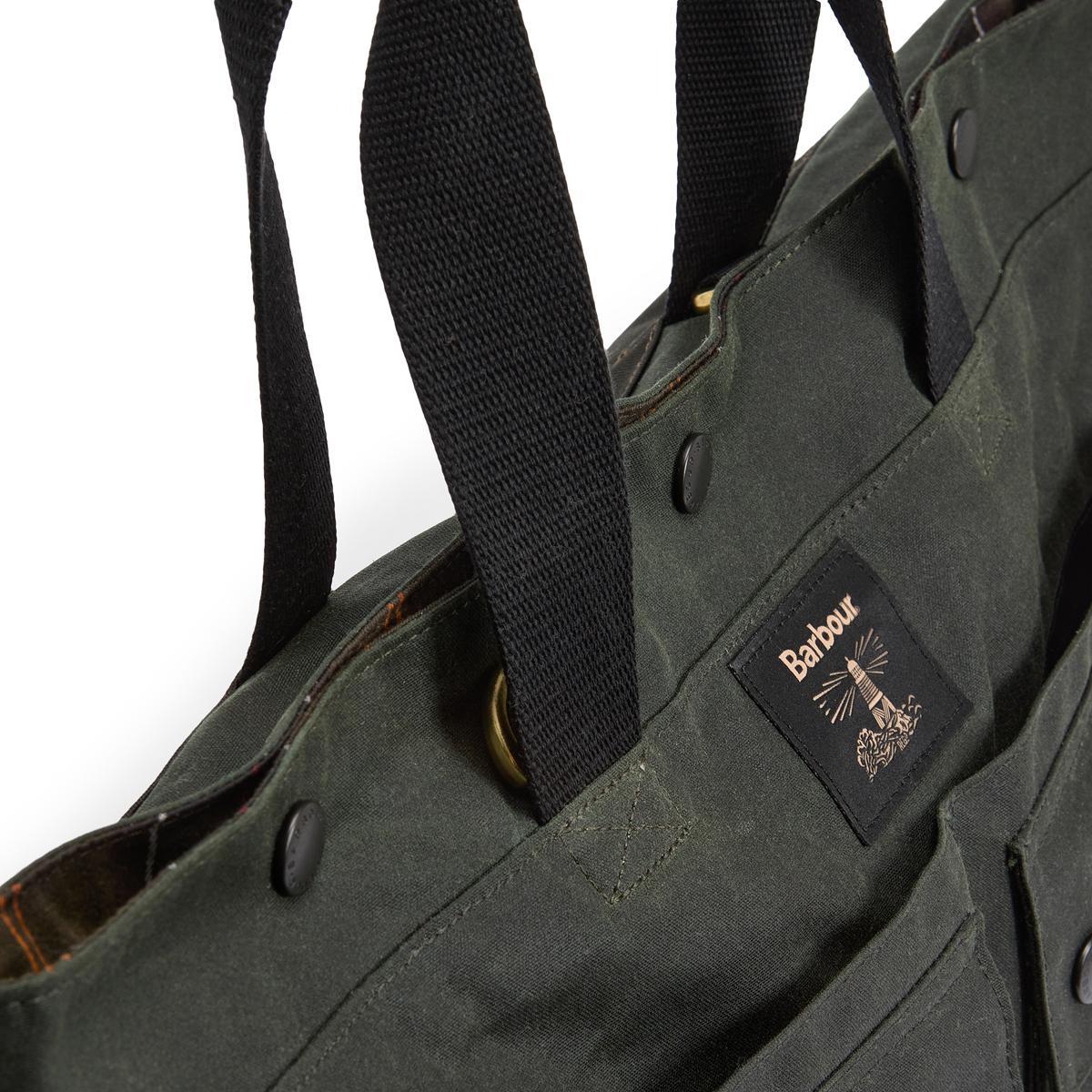 Barbour Men's Field Wax Tote Bag | Farm House Tack