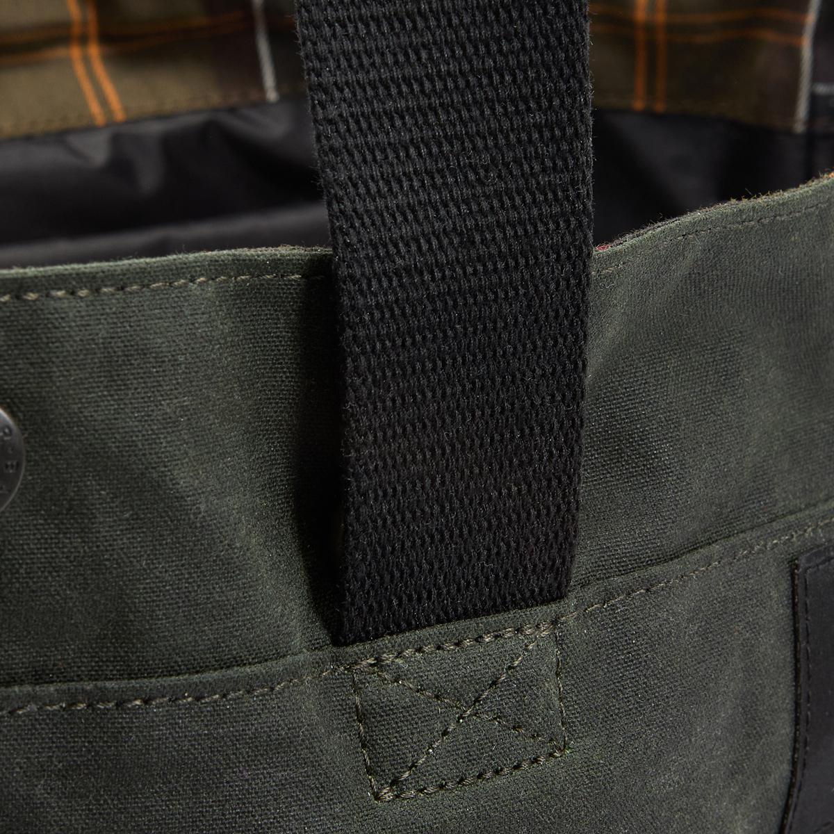 Barbour Men's Field Wax Tote Bag | Farm House Tack