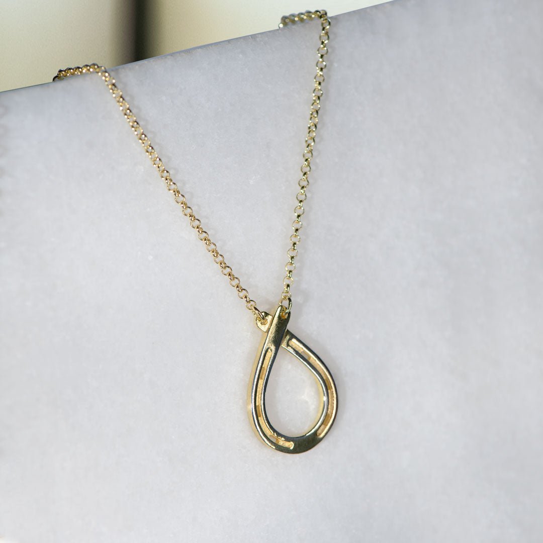 Urban Equestrian  Cali - Equestrian Horseshoe Loop Necklace in Gold