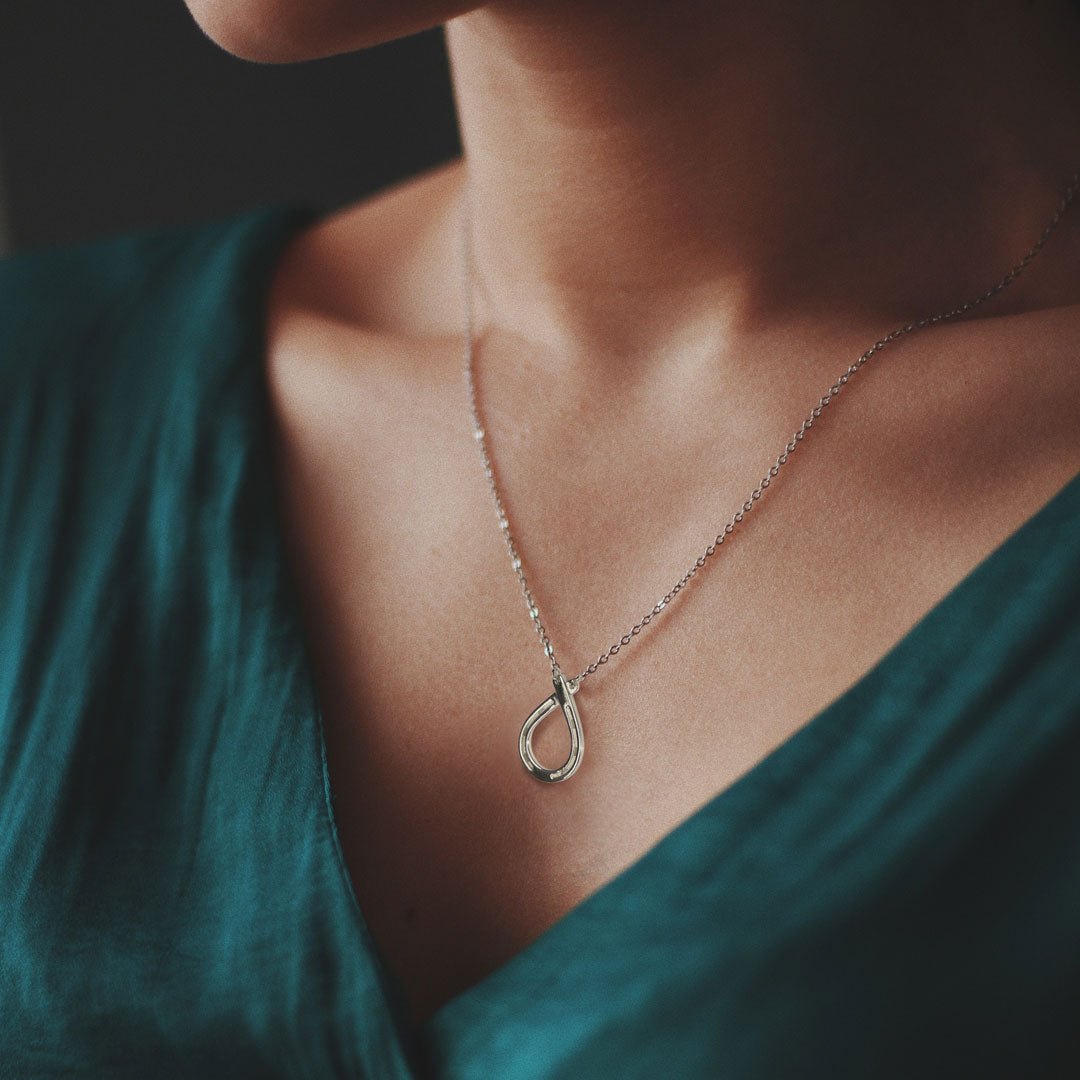 Urban Equestrian  Cali - Equestrian Horseshoe Loop Necklace in Silver