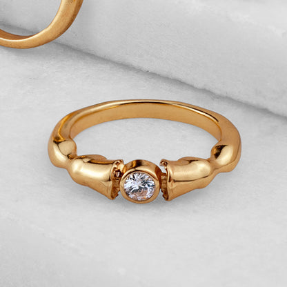 Urban Equestrian  Cavallo - Moissanite Horseshoe Earring in Gold