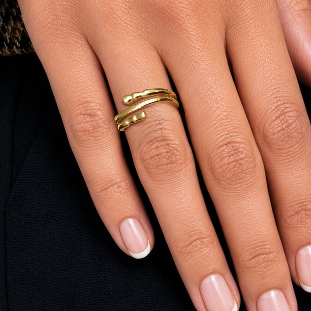Urban Equestrian  Cavallo - Spiral Horse Hoof Equestrian Ring in Gold