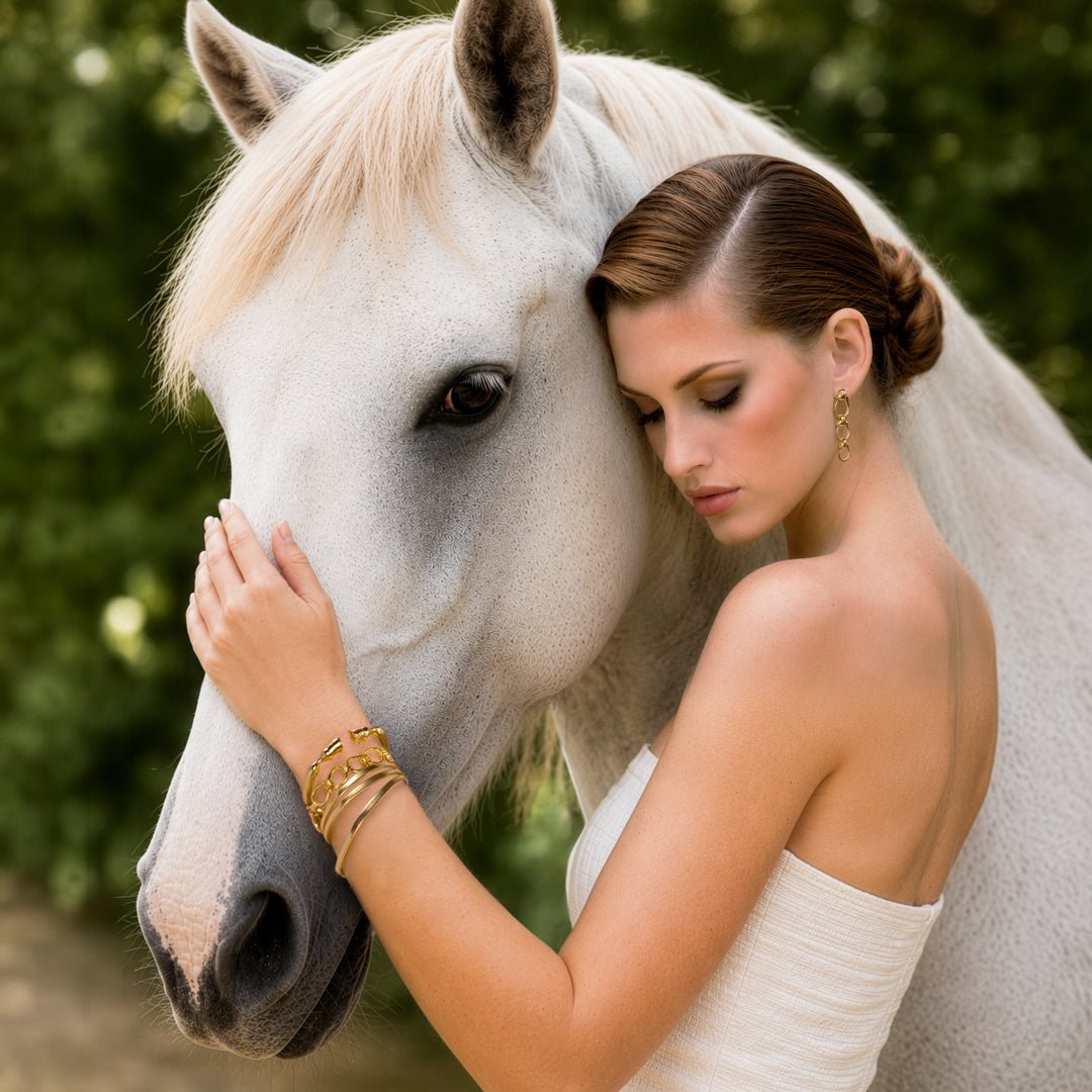 Urban Equestrian  Chapelle - Horseshoe Link Equestrian Bracelet in Gold