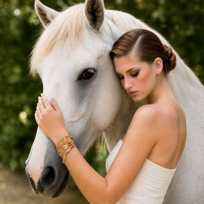 Urban Equestrian  Chapelle - Horseshoe Link Equestrian Bracelet in Gold