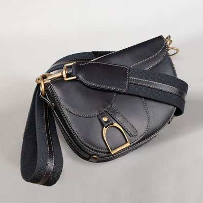 Urban Equestrian  Signature Saddle Bag - Luxury Leather Handbag in Black