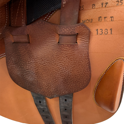 Butet Premium 17" Seat Used Close Contact Saddle