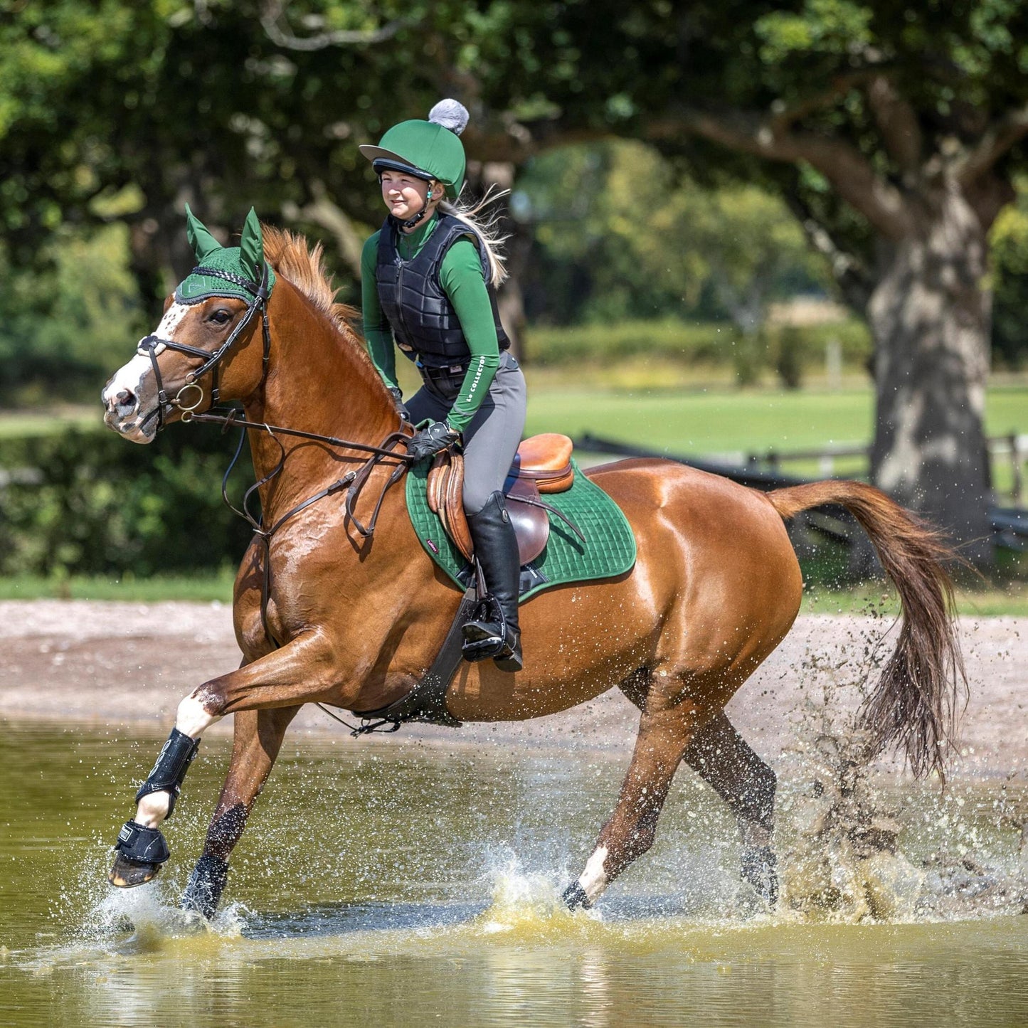LeMieux Suede Close Contact Square Pad
