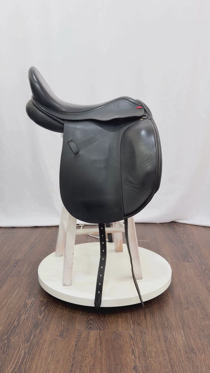 Duett Fidelio 18" Used Dressage Saddle