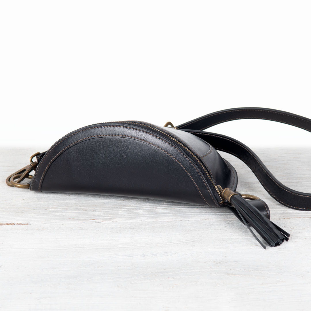 Urban Equestrian  Sonoma Sling Bag in Black