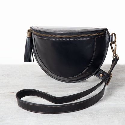 Urban Equestrian  Sonoma Sling Bag in Black