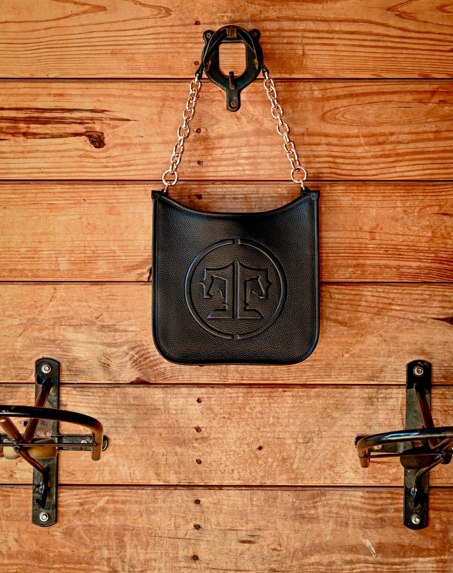 Tucker Tweed Middleburg Messenger, Signature