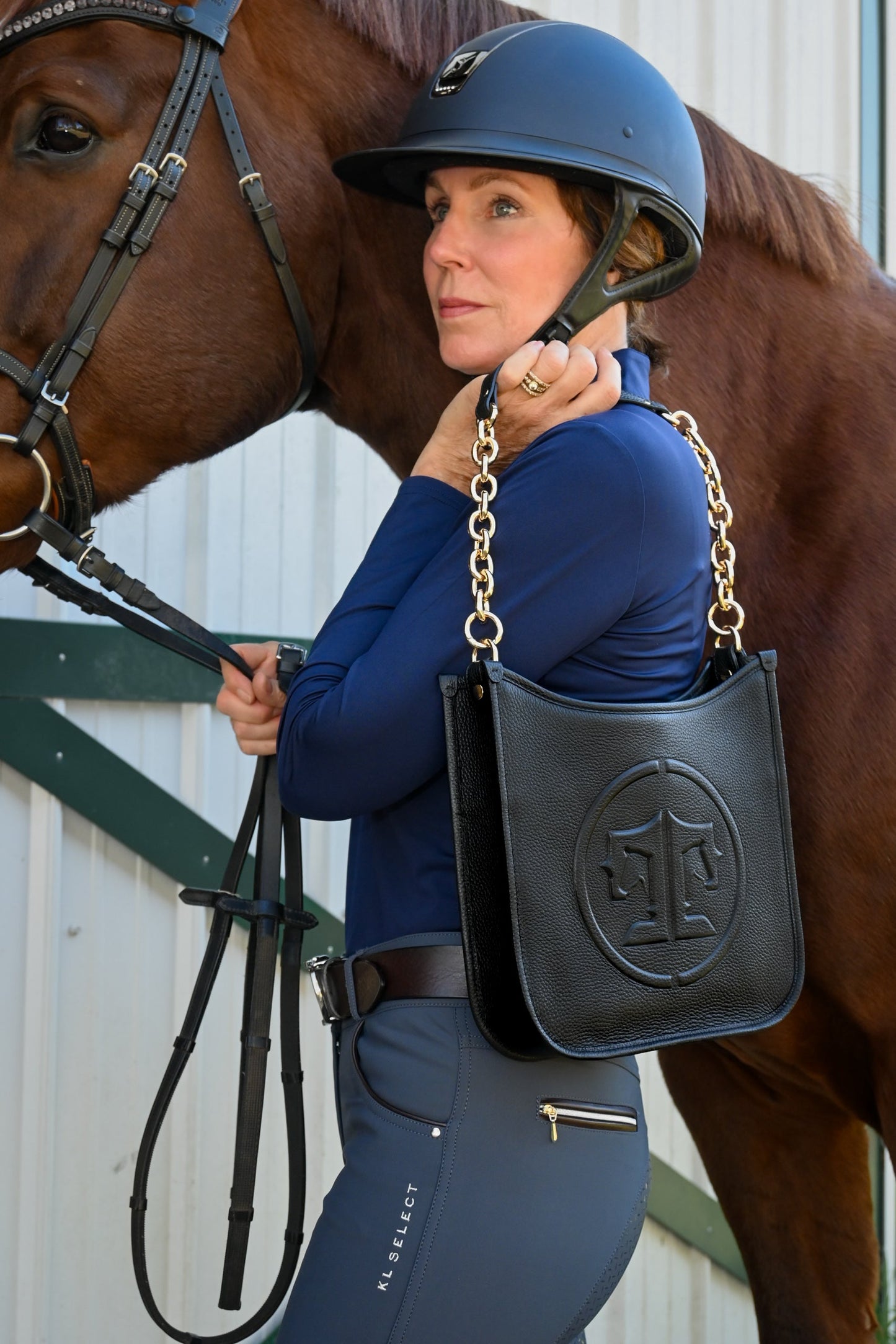 Tucker Tweed Middleburg Messenger, Signature